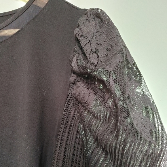 *SOLD* SHEIN black top - Picture 3 of 4